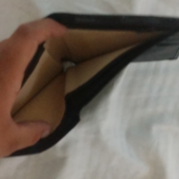 A wallet - Picture 3 of 4